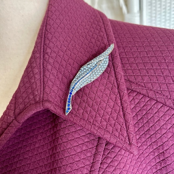 Vintage Carolee Leaf Brooch: Blue Crystal Silvertone Pin - Picture 10 of 11